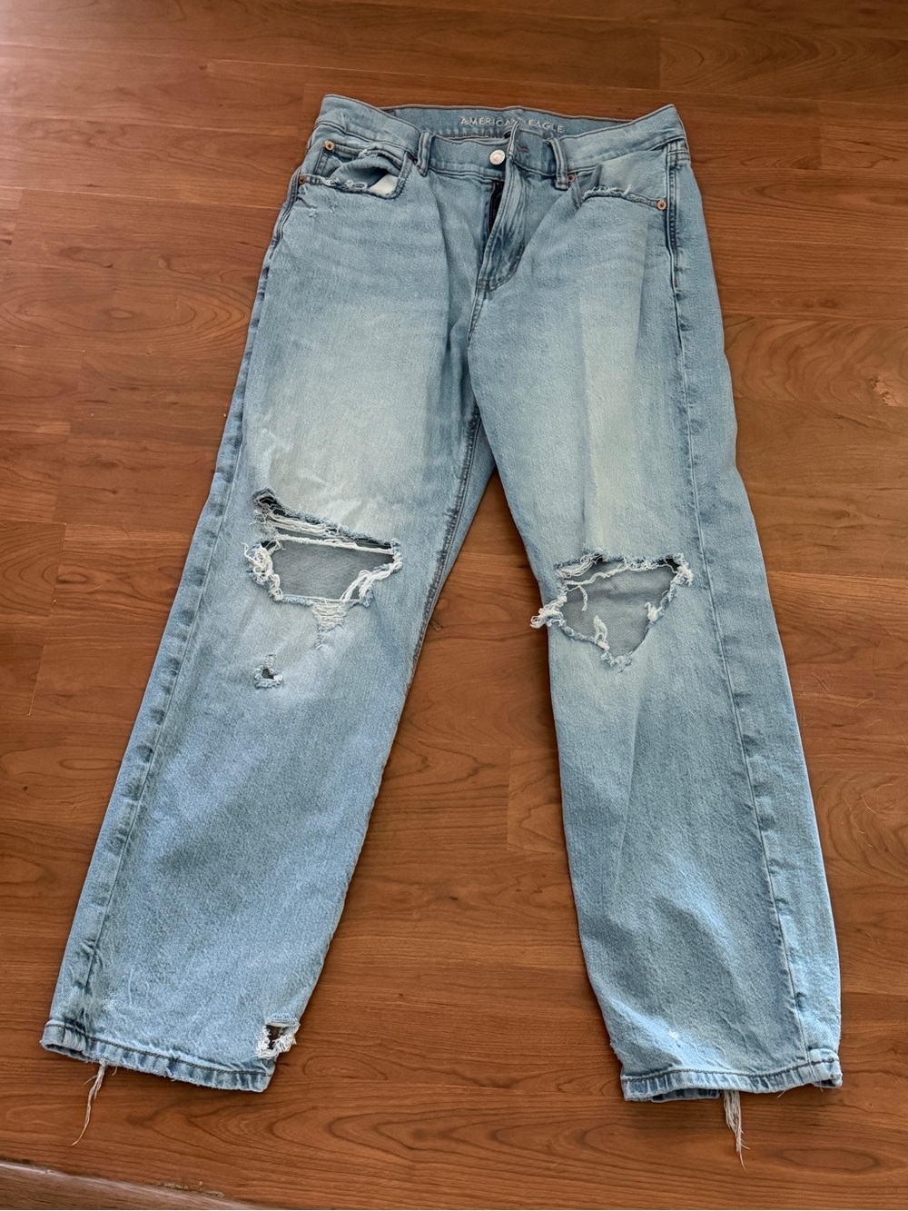 American Eagle Outfitters Light Wash Distressed Relaxed Jeans